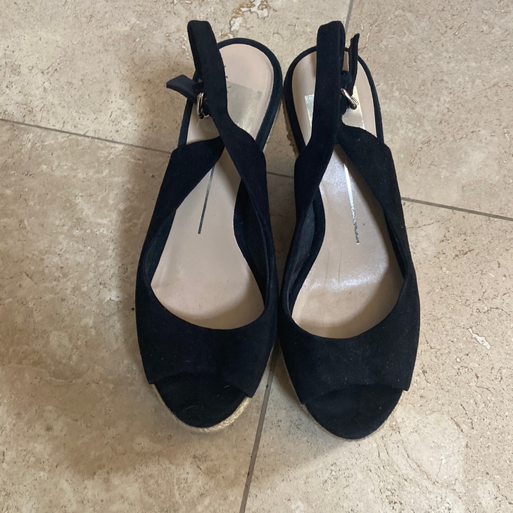 Dolce Vita Black Suede Peep Toe Straw Platform Wedges 4” Sandals